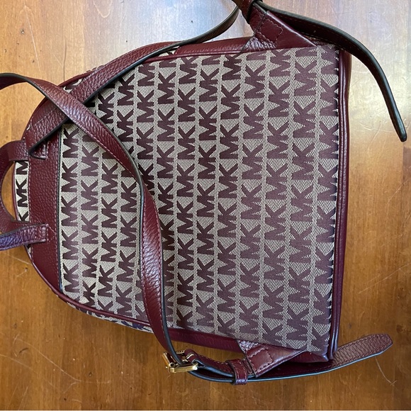 Michael Kors Abby Tote - Picture 6 of 7